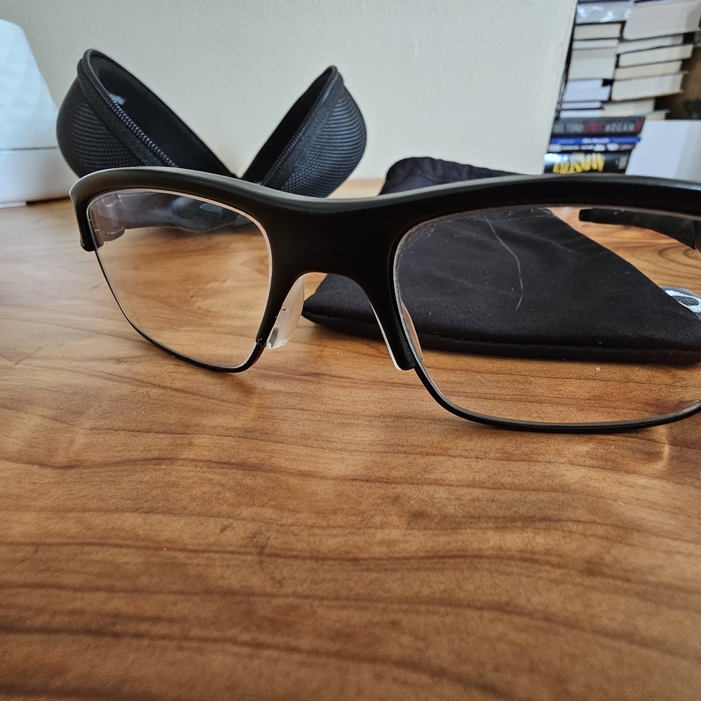 Oakley Glasses With Case - Picture 6 of 6